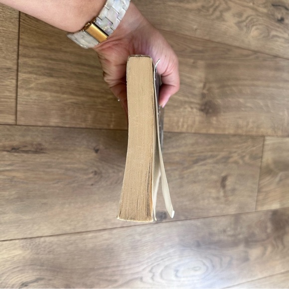 A Simple Favor Novel by Darcey Bell - Picture 6 of 8